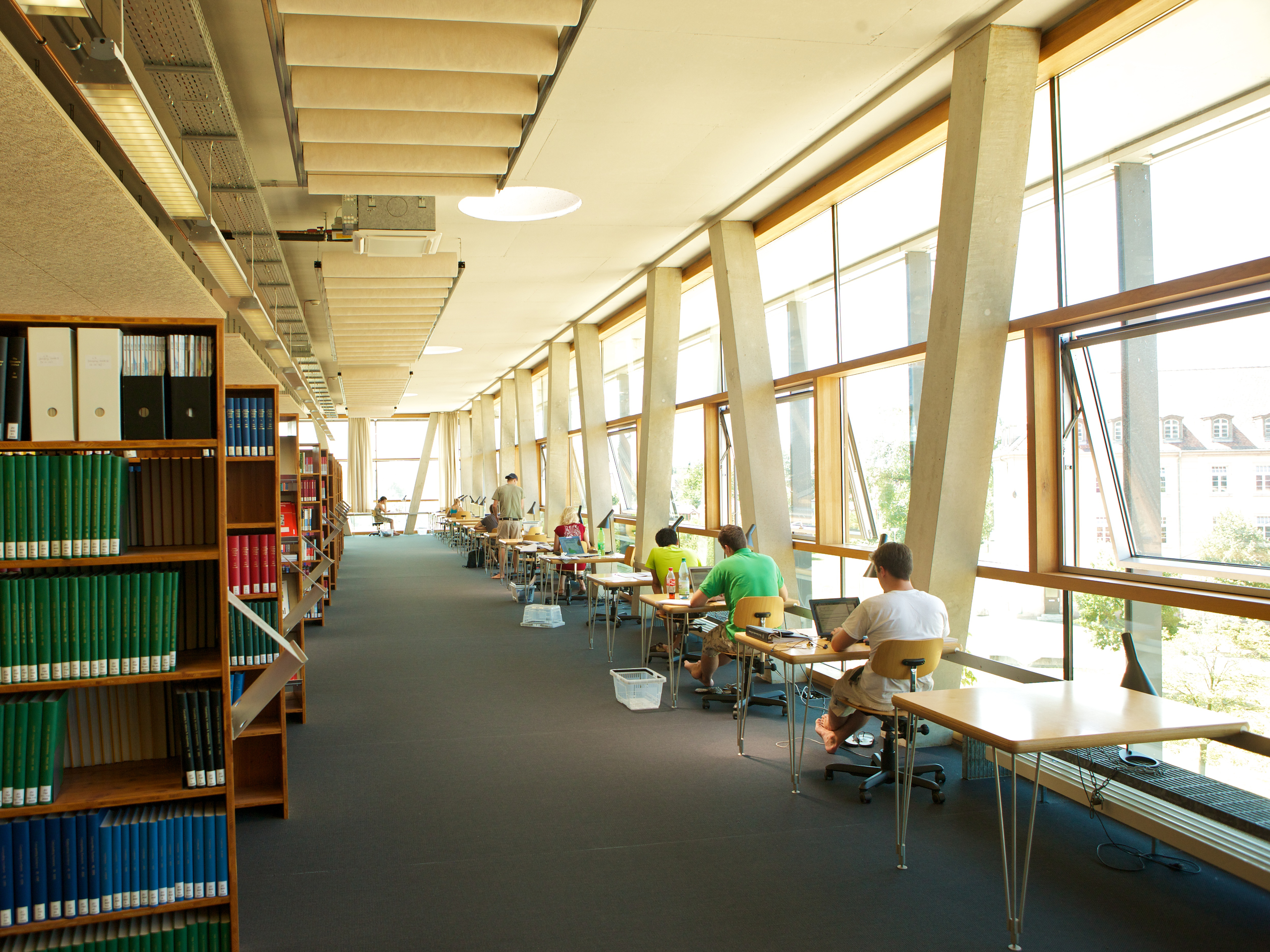 pm--2593-bibliothek-4x3.jpg